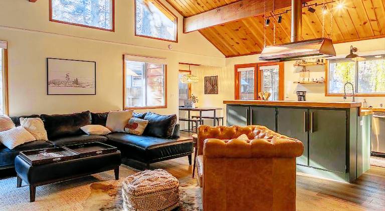 Vacation home with hot tub & barbecue — photo 3