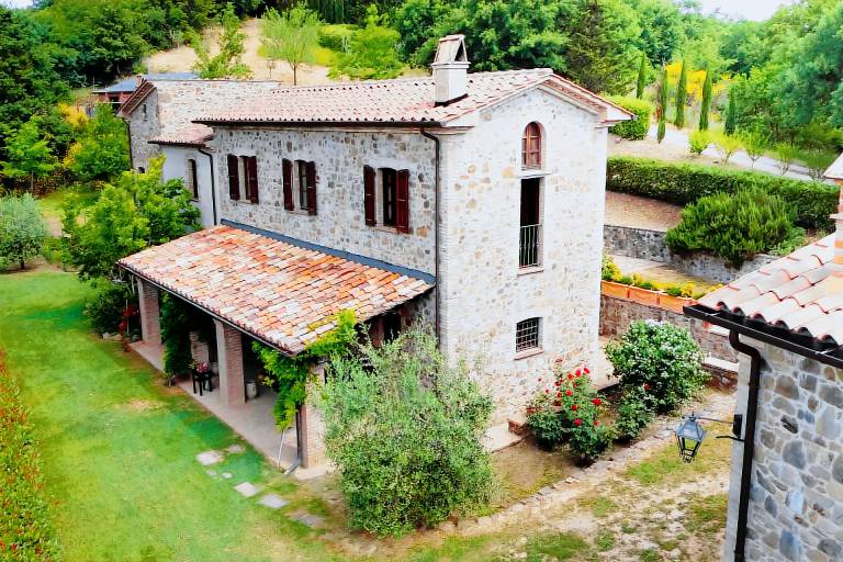 Family-friendly villa with jacuzzi, private pool & garden | Pets allowed — photo 4