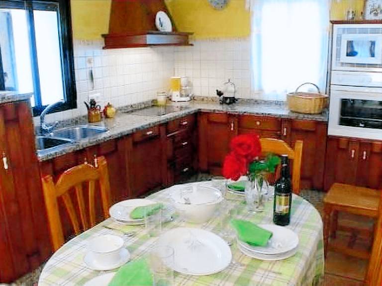 Apartment with garden & BBQ — photo 4