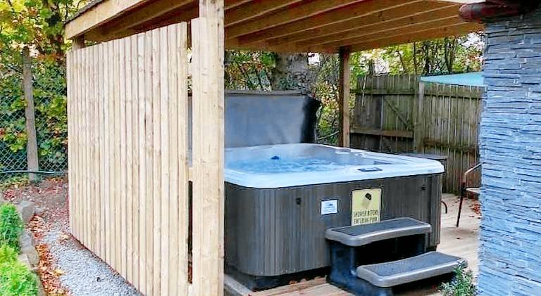 House with jacuzzi — photo 5