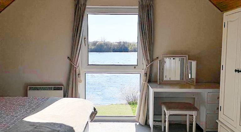 Lodge with patio & BBQ | Dogs allowed — photo 2
