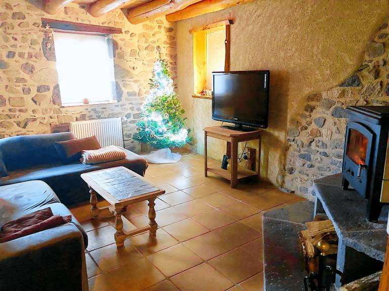 Family-friendly cottage with yard, patio & fast internet | Pets allowed — photo 2