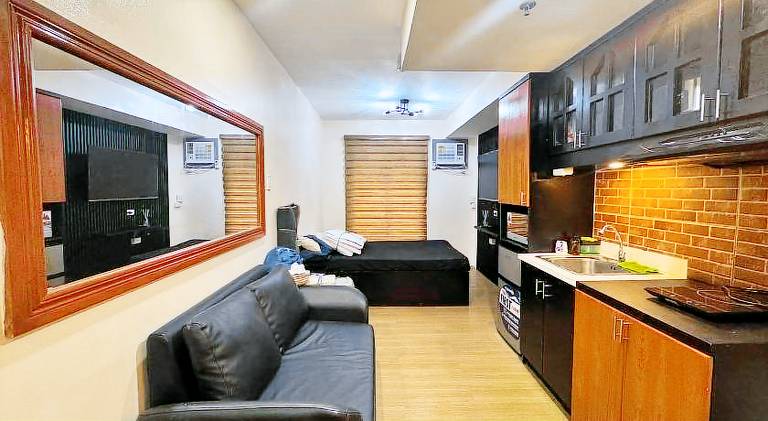 Beautiful serviced apartment with terrace & pool | Pets are welcome in Tagaytay
