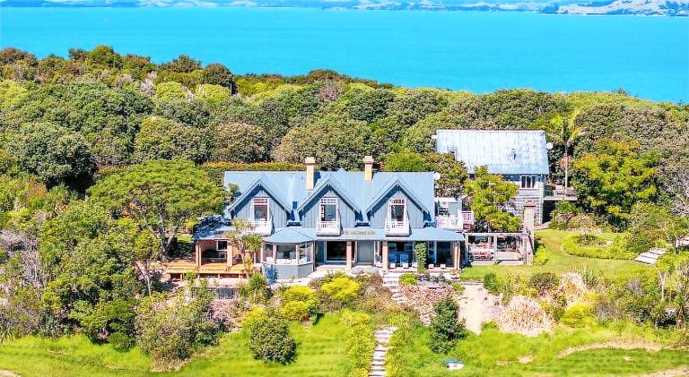 Vacation home with 8 rooms for 18 persons in Auckland