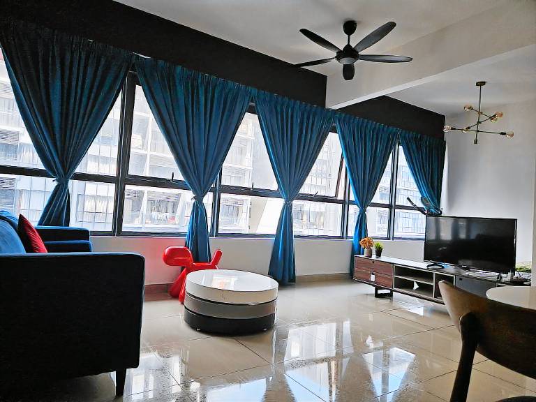 Lovely apartment with pool, yard & hot tub | Suitable for remote work | Pet-friendly — photo 3