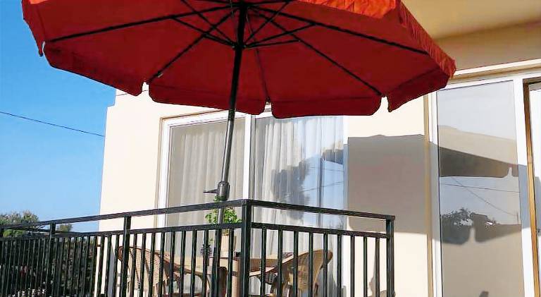 House with terrace & garden — photo 4