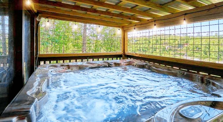 House with hot tub — photo 3
