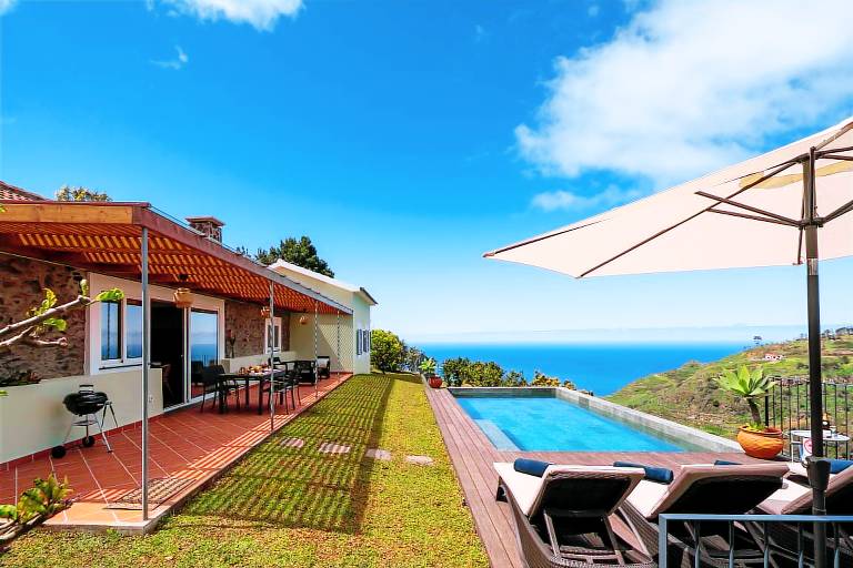 Tranquil Villa Close to Facilities NatureScape