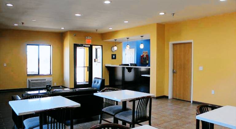 Home Gate Inn & Suites — photo 3