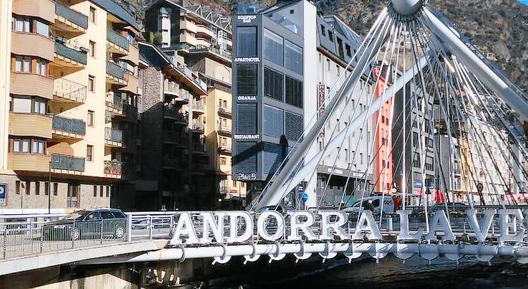 Apartment with patio | Perfect for remote work in Andorra la Vella