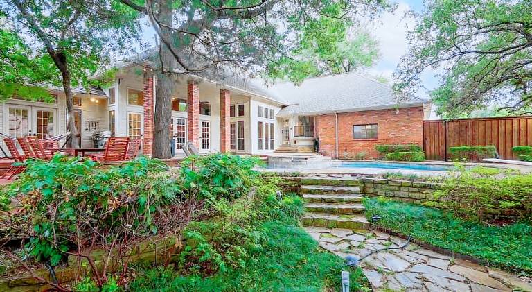 Fully equipped vacation home with private pool, barbecue & yard | Pet-friendly — photo 4