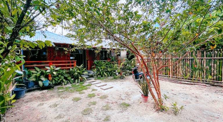 Islo Hut Kaliwa — photo 3