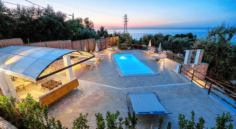 Beautiful vacation home with pool, terrace & barbecue | Pets are welcome in Rodi Garganico