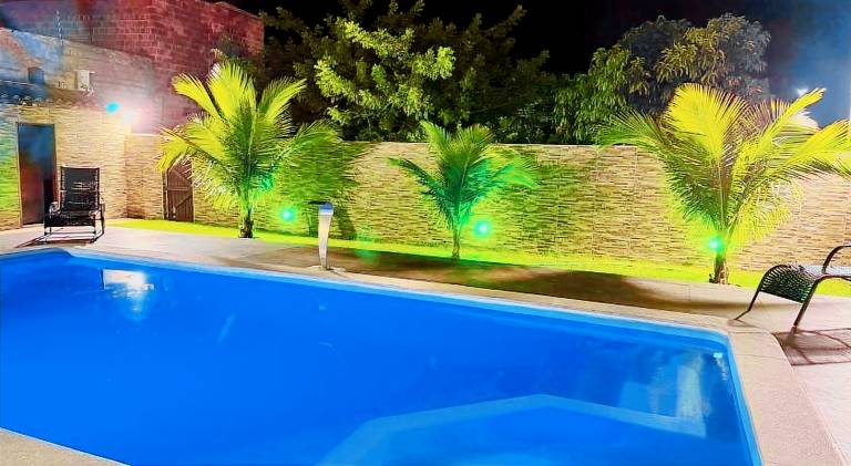 Vacation home with pool — photo 2
