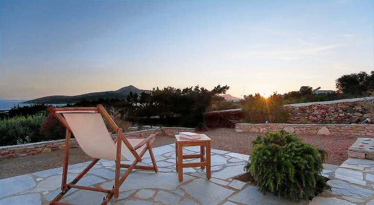 Rental apartment with yard & patio — photo 4