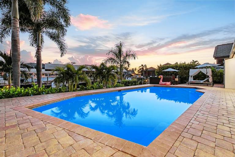 House with private pool & barbeque | Water view — photo 3