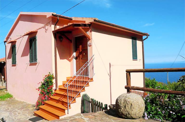 Children-friendly rental apartment with grill, terrace & garden | Sea view | Dogs allowed — photo 5