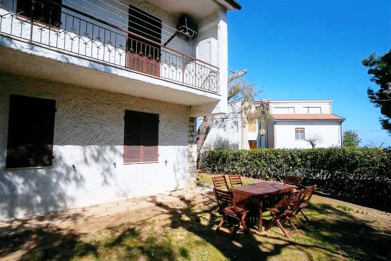 Family-oriented apartment with yard & BBQ | Close to the beach | Pet-friendly — photo 3