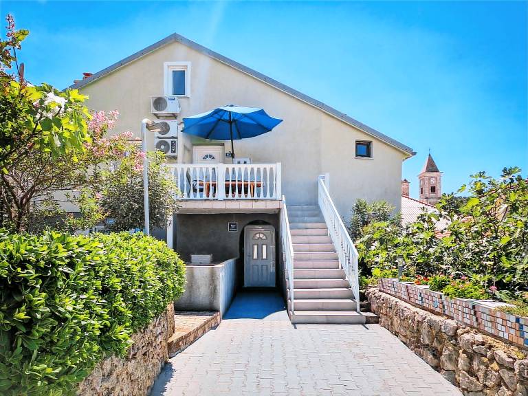 House with yard, barbecue & patio | Sea view — photo 4