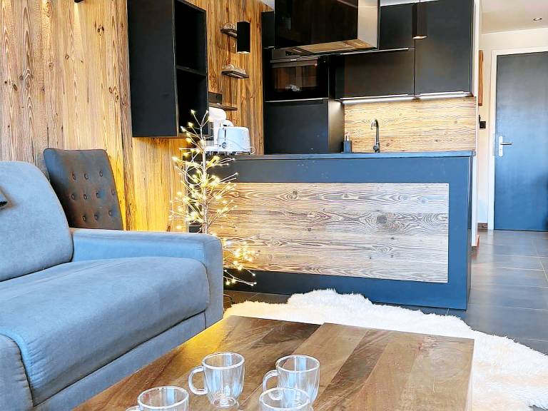 Stunning 8-person apartment, central location, pets allowed — photo 5