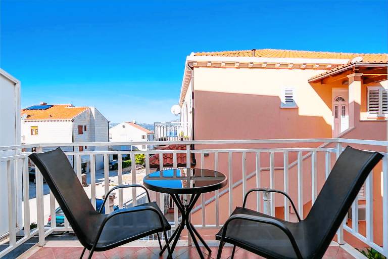 Rental apartment with terrace & barbeque | Sea view — photo 2