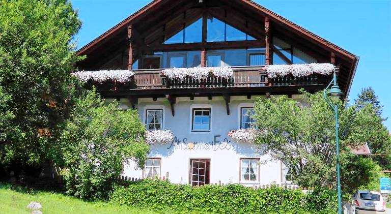 Charming rental apartment with terrace | Ski nearby | Pets are welcome in Lermoos