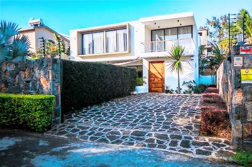240 m² Villa