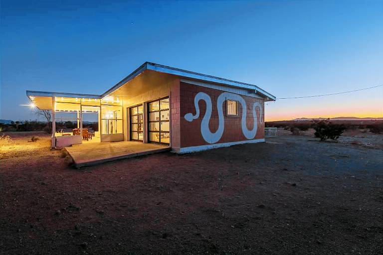 That Desert House - Hot Tub, lots of Privacy, High Design & Incredible Desert Views! — photo 2