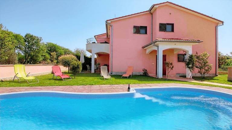 Villa with pool & barbeque — photo 2