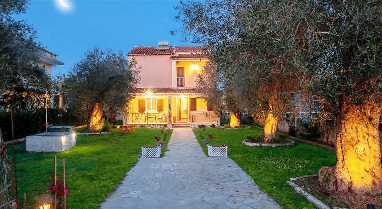 House with yard | Beach nearby | Pets are welcome in Corfu