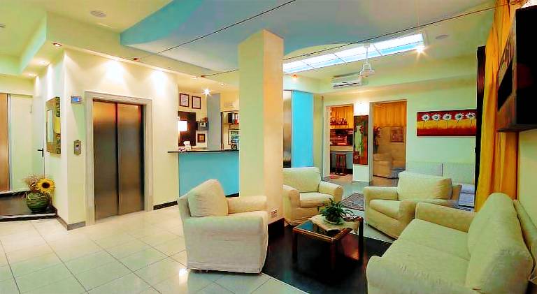 Serviced apartment with terrace — photo 4