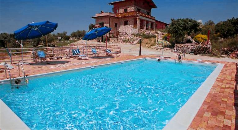 Nice farm with jacuzzi, BBQ & yard | Dogs allowed in Frosinone