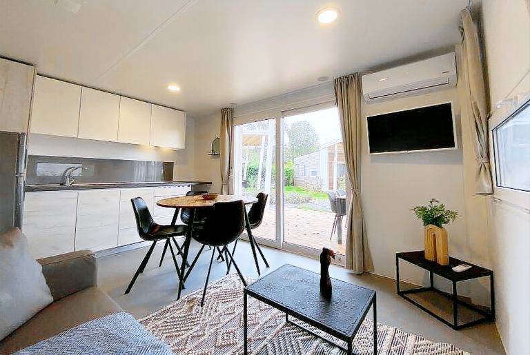 Charming vacation home with yard, patio & jacuzzi | Pets are welcome — photo 3