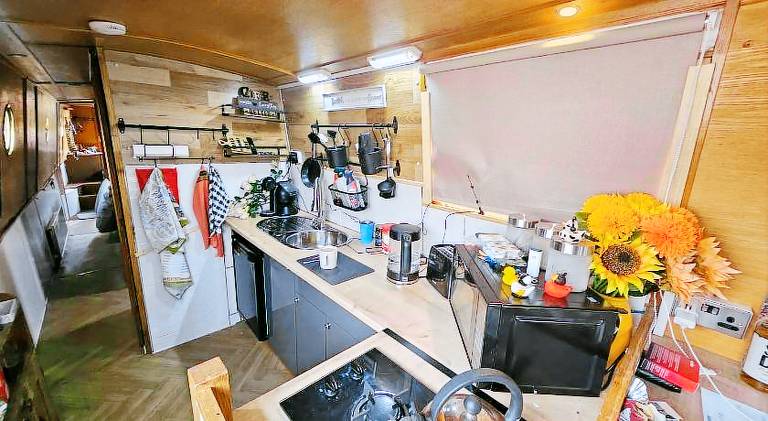 Beautiful boat with garden & patio | Pets allowed — photo 4