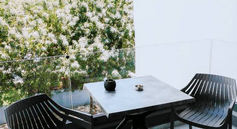 Apartment with patio — photo 5