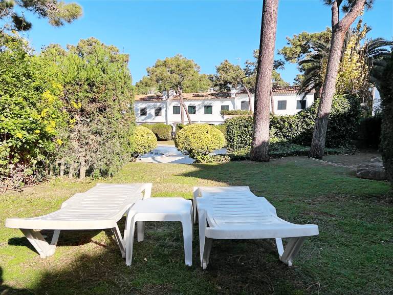Vacation home with pool, garden & terrace — photo 5