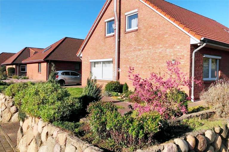 Apartment 'Mit Sauna Und Garten' with Shared Garden and Wi-Fi in Husum
