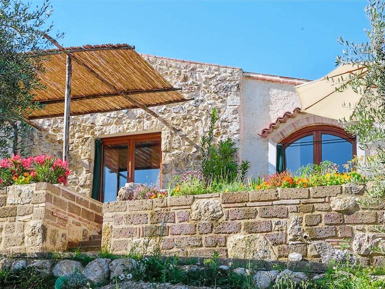 Holiday apartment with pool, barbecue & garden | Nature view | Dogs allowed — photo 2