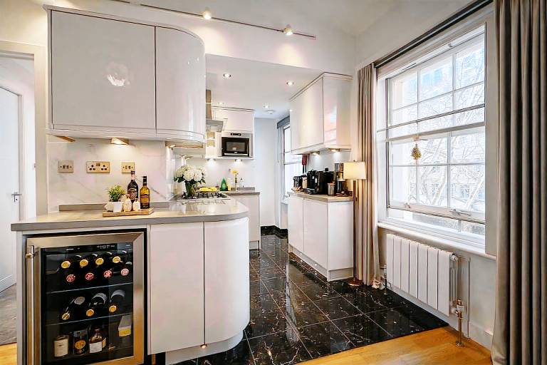 LuxuryLondonStays - Covent Garden Penthouse 2Bd Bright High Cieling — photo 3