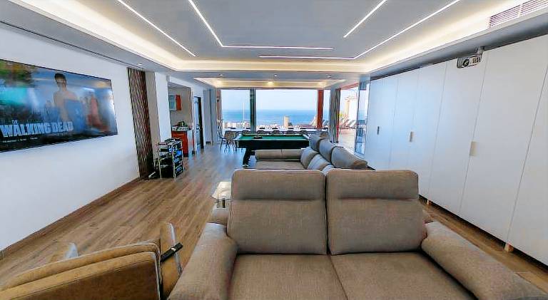 Villa with jacuzzi & pool — photo 3