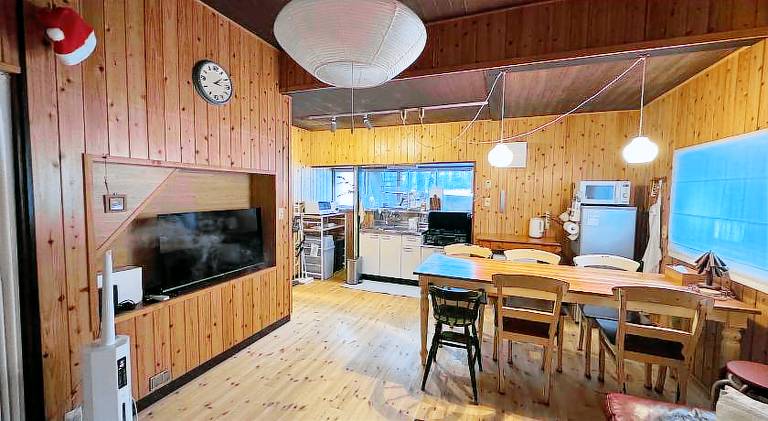 Chalet with BBQ, terrace & hot tub | Suitable for remote work — photo 4