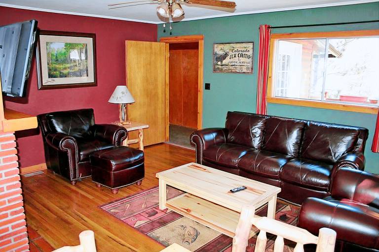 Family-oriented cabin with private pool & terrace | Pet-friendly — photo 2