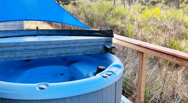 Vacation home with jacuzzi — photo 2