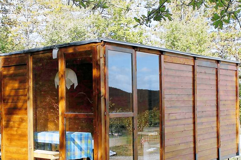 Cozy Four-Person Cabins with Private Outdoor Area near Florence, Italy — photo 2