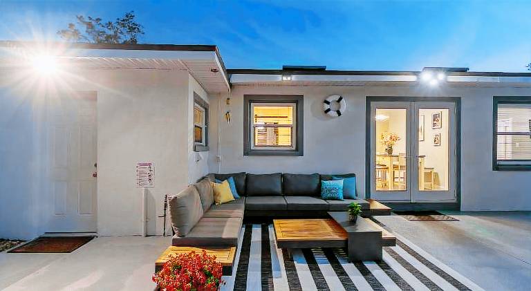 Vacation home with pool — photo 5