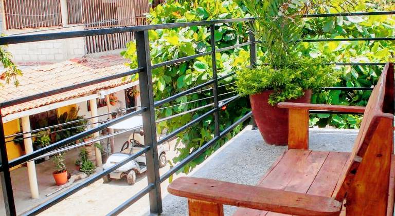 Holiday apartment with yard — photo 3
