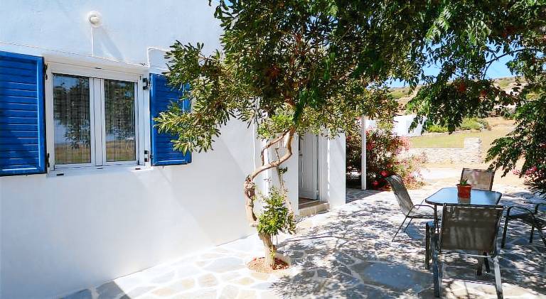 Villa with 2 rooms for 6 persons — photo 4
