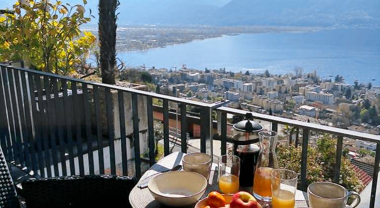 Rental apartment with sauna & heated pool in Ascona