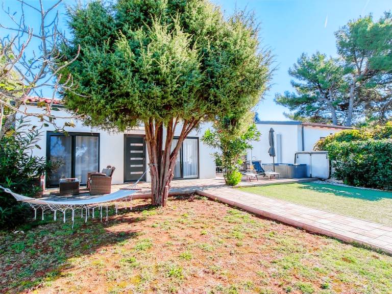 House with terrace & yard in Pula