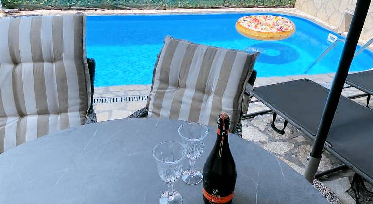 Apartment with private pool, terrace & garden in Umag
